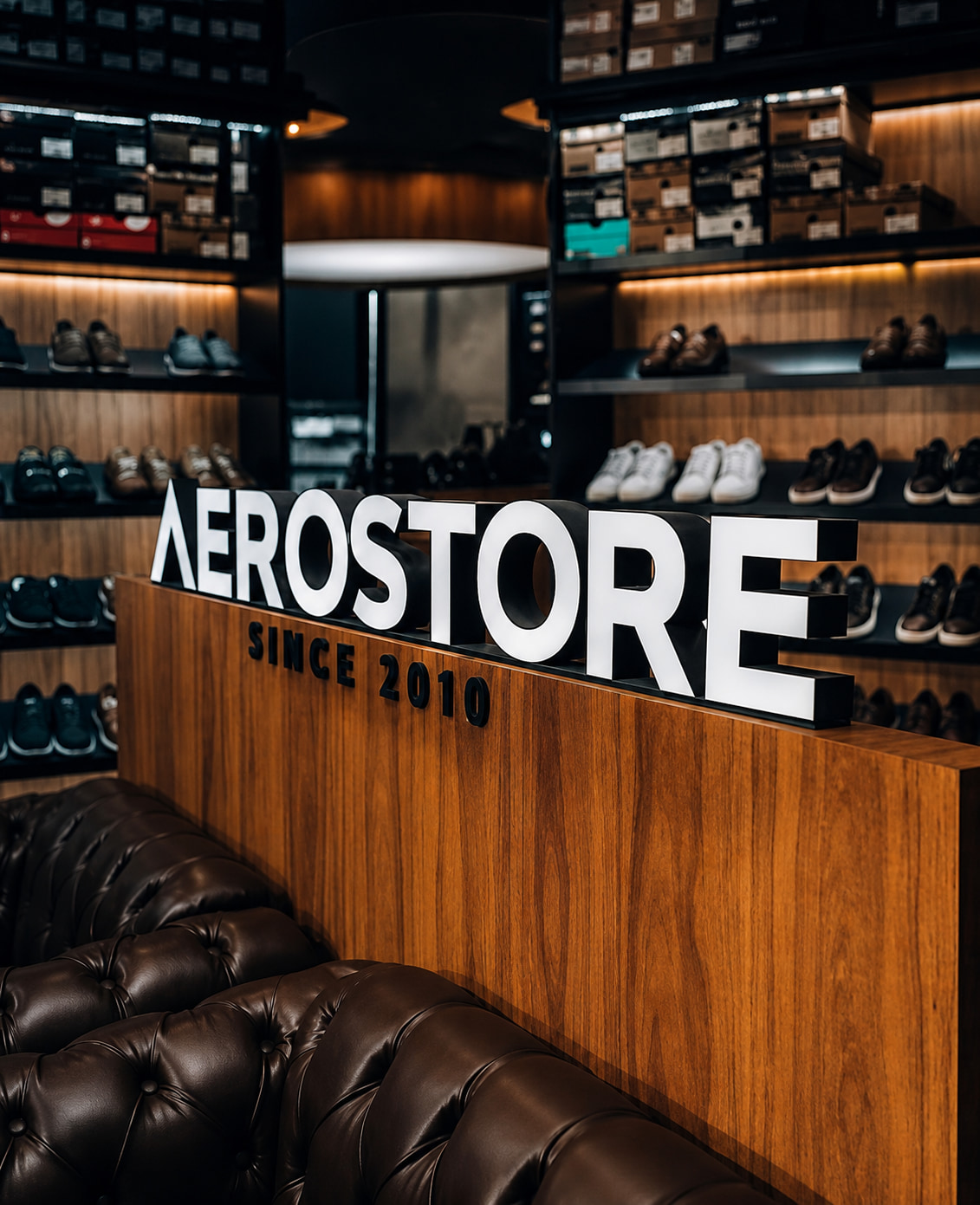 Letreiro AEROSTORE no balcão da loja física